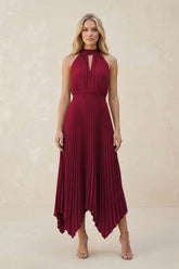 Halter Neck Pleated A-Line Chiffon Bridesmaid Dress in Berry
