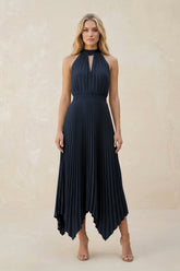 Halter Neck Pleated A-Line Chiffon Bridesmaid Dress in Dark Navy