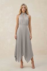 Halter Neck Pleated A-Line Chiffon Bridesmaid Dress in Silver