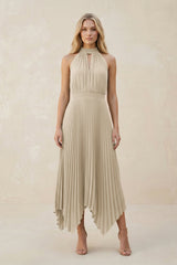 Halter Neck Pleated A-Line Chiffon Bridesmaid Dress in Champagne
