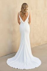 Mermaid Satin V Neck Wedding Dress in White
